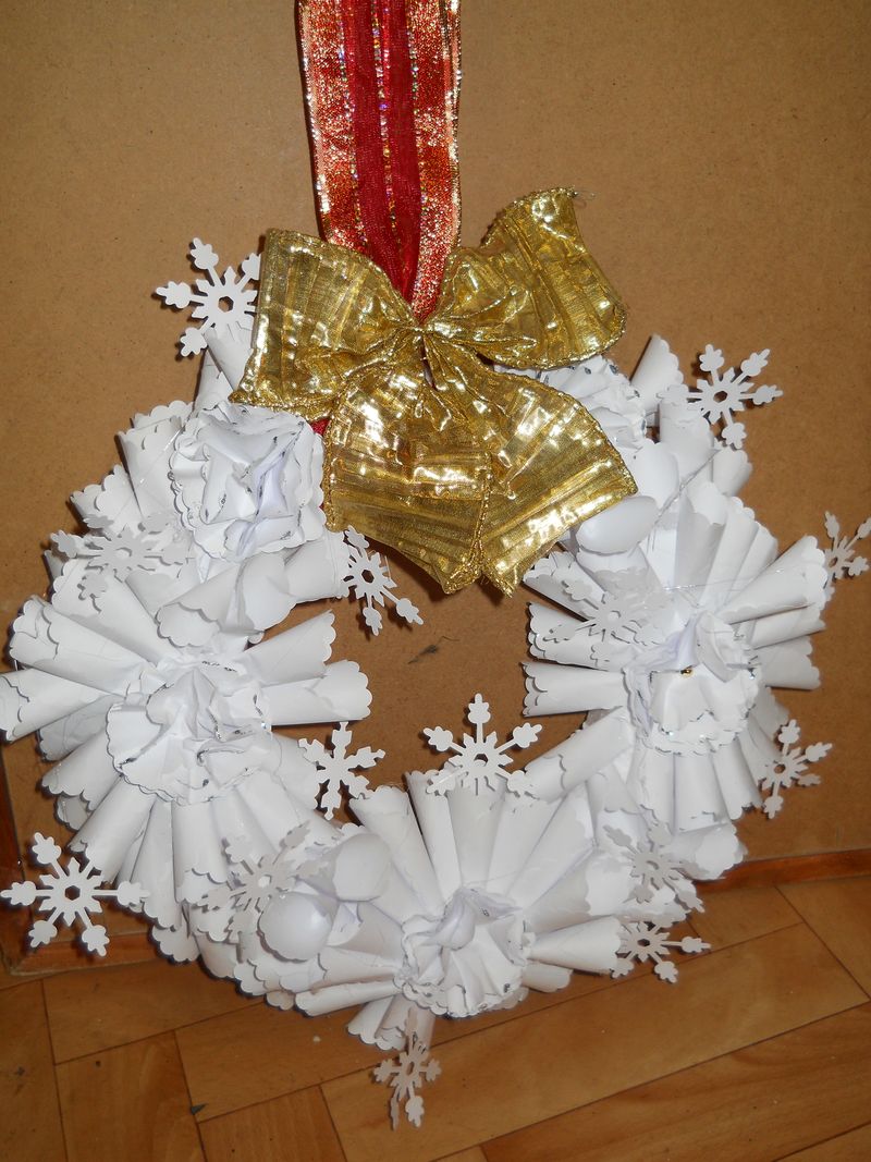 White wreaths 007